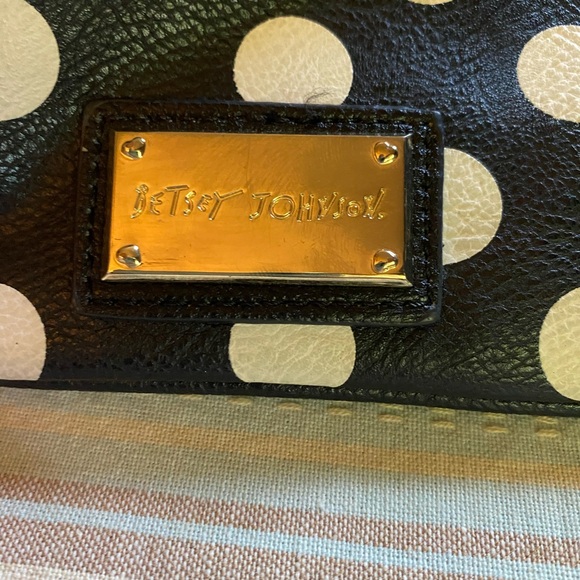 BETSEY JOHNSON Black & White
Polka Dot “J” Bownanza Wallet
Wristlet 9" x 6". - Picture 5 of 16